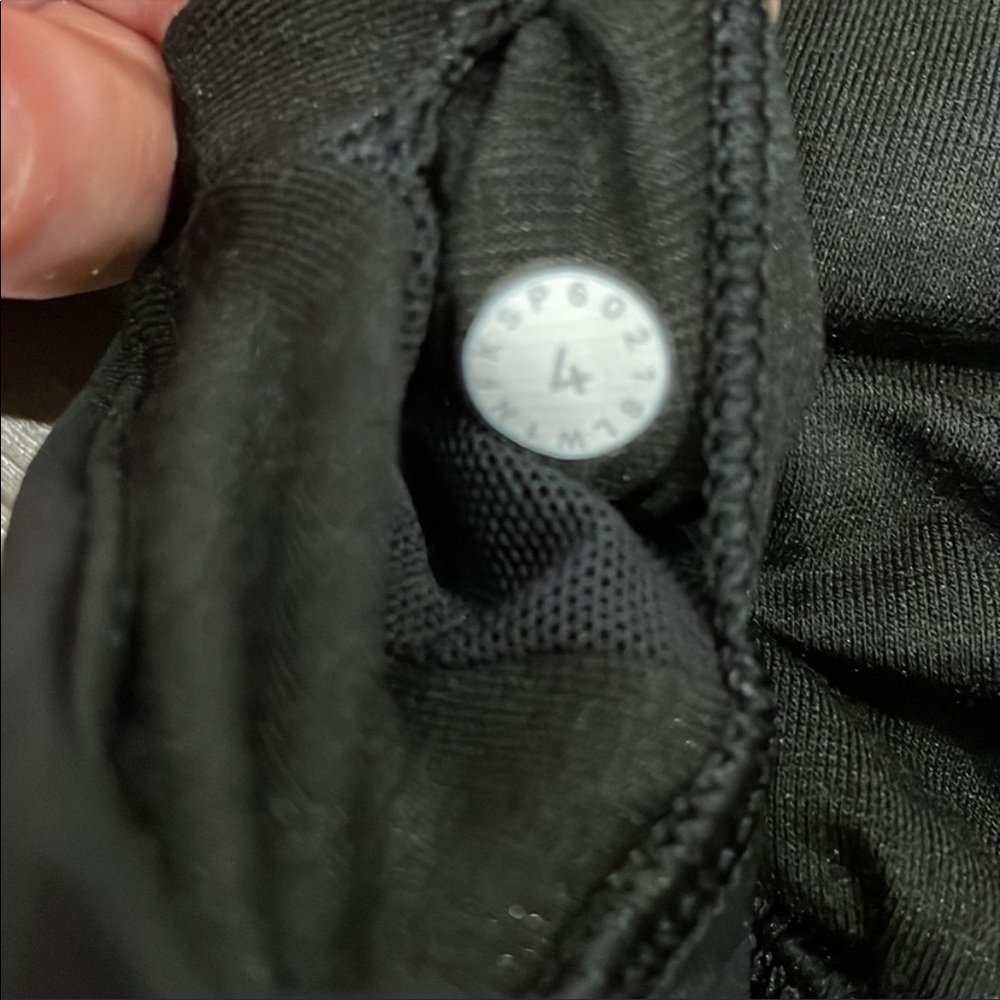 Lululemon Grey Twist Back Tank With Built In Sports Bra - Size 4 - Picture 5 of 7